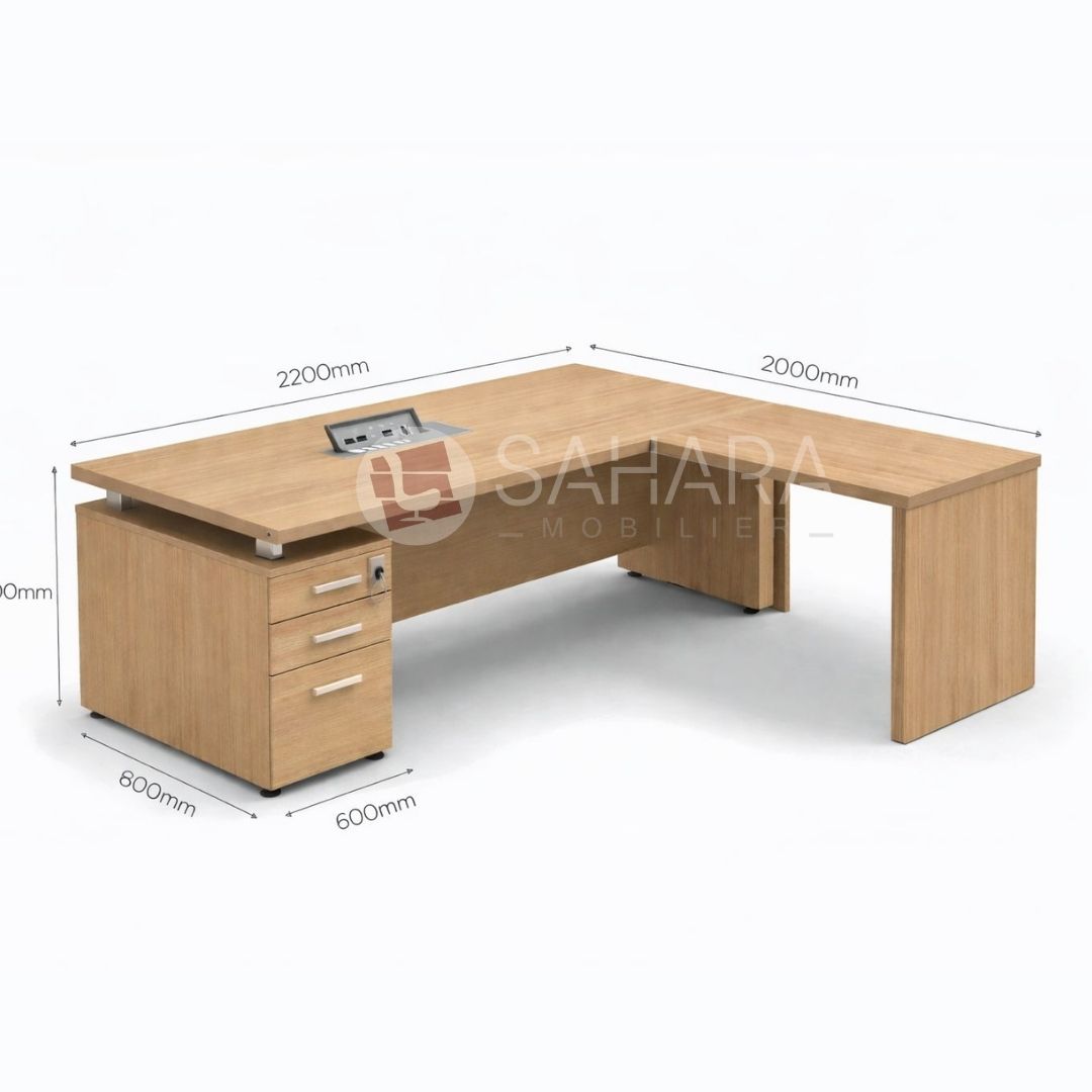 Un plateau de largeur 2200mm et de profondeur 900mm en panneau de particule de bois avec deux faces stratifié épaisseur 38 mm environ avec chant en pvc 2 mm et équipé d’un top Access. Battant équipé de : 2 prise électrique, une prise téléphone, une prise rj45, une audio vidéo et une prise femelle VGA et ce pour répondre aux besoins de l’utilisateur.